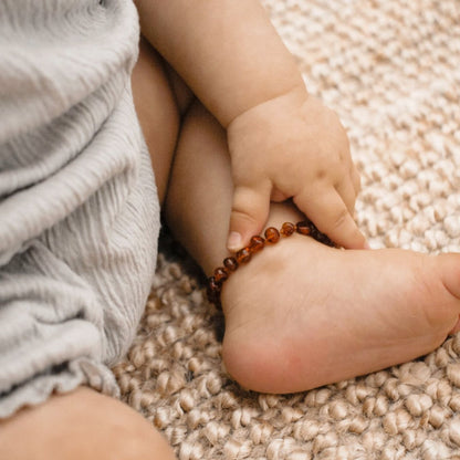 Amber bracelet with howlite for teething